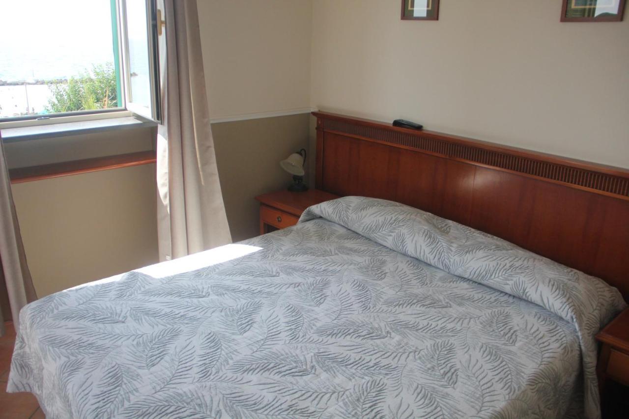 Villino Gregoraci Relais Bed & Breakfast Santa Marinella Exterior photo