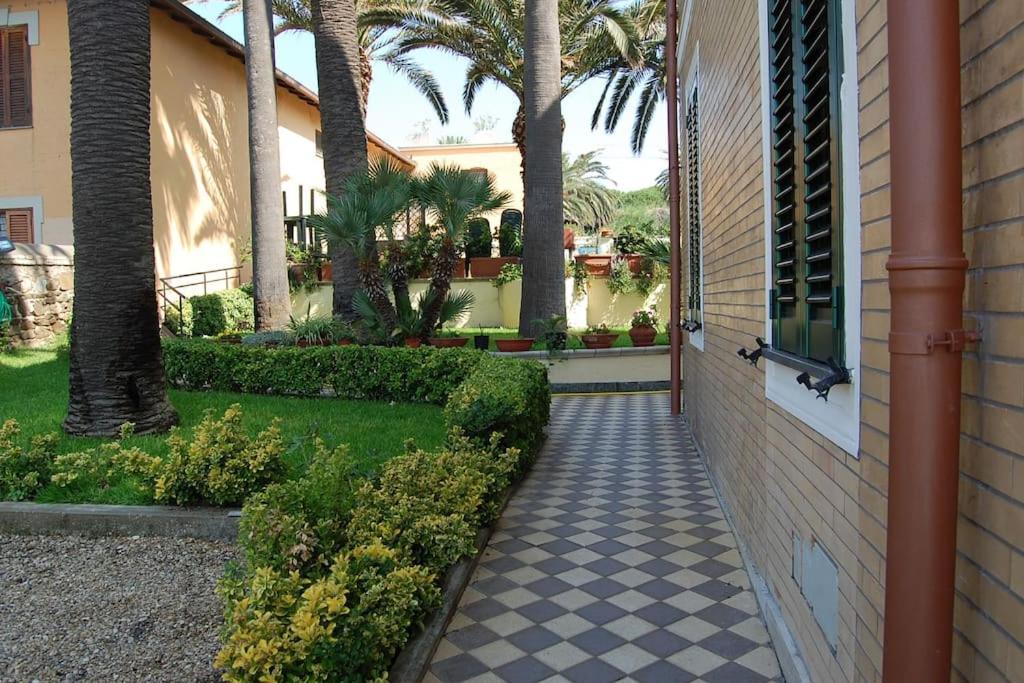 Villino Gregoraci Relais Bed & Breakfast Santa Marinella Exterior photo