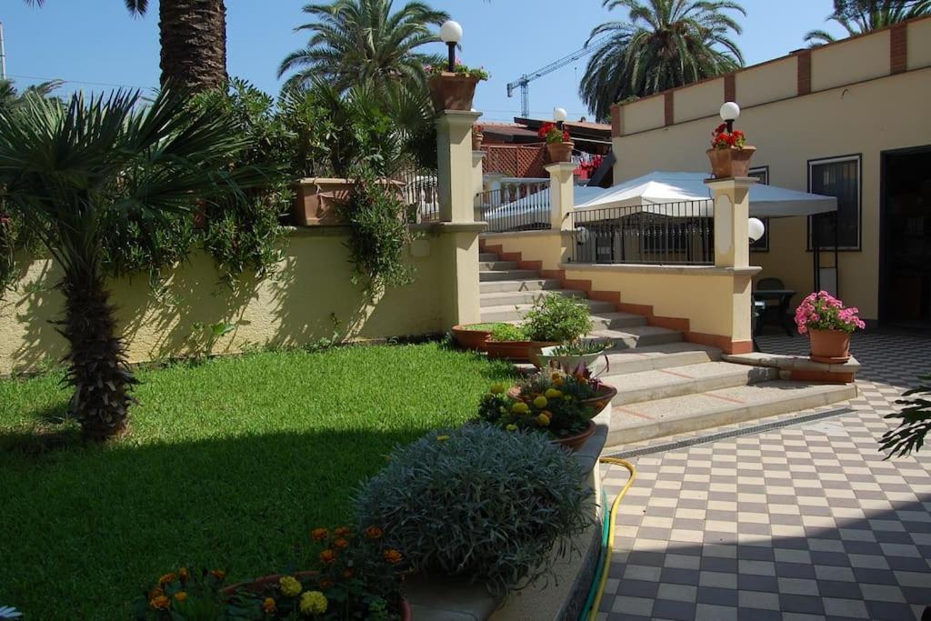 Villino Gregoraci Relais Bed & Breakfast Santa Marinella Exterior photo