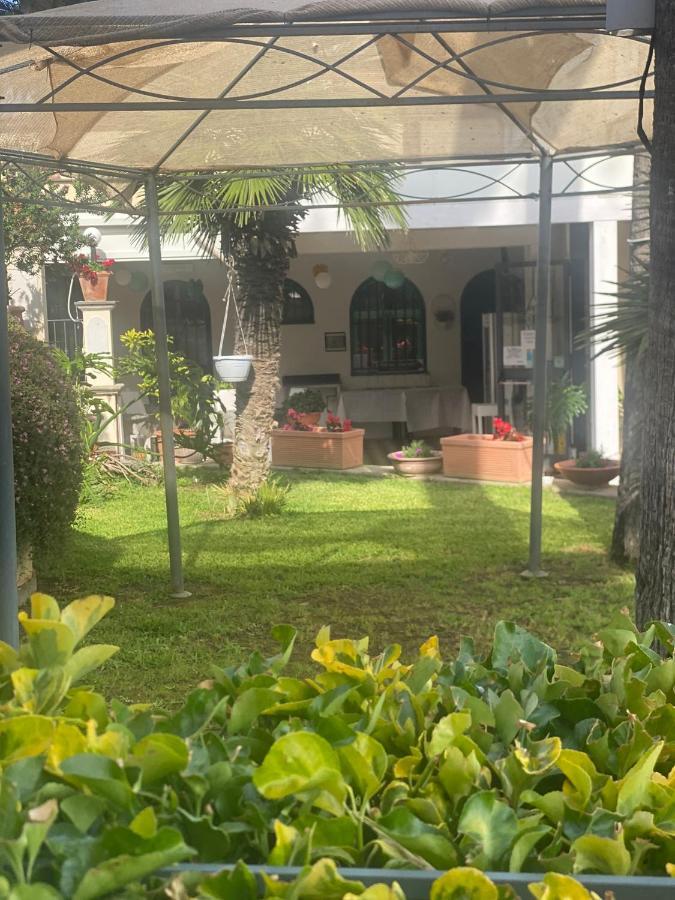 Villino Gregoraci Relais Bed & Breakfast Santa Marinella Exterior photo