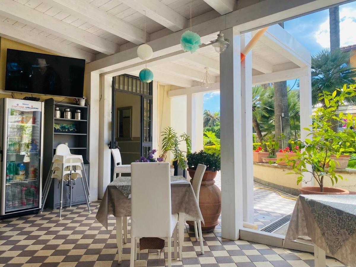 Villino Gregoraci Relais Bed & Breakfast Santa Marinella Exterior photo