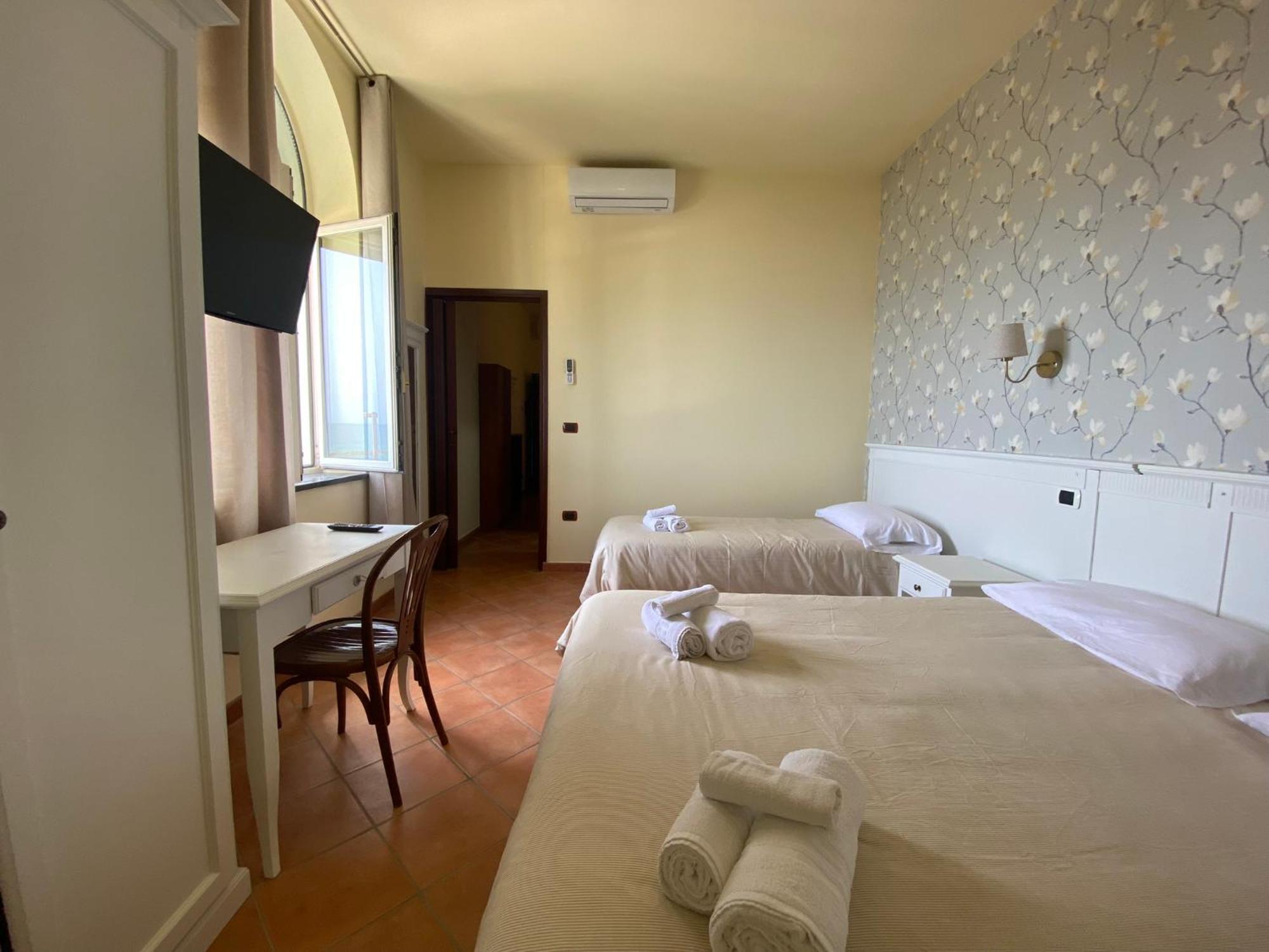 Villino Gregoraci Relais Bed & Breakfast Santa Marinella Exterior photo